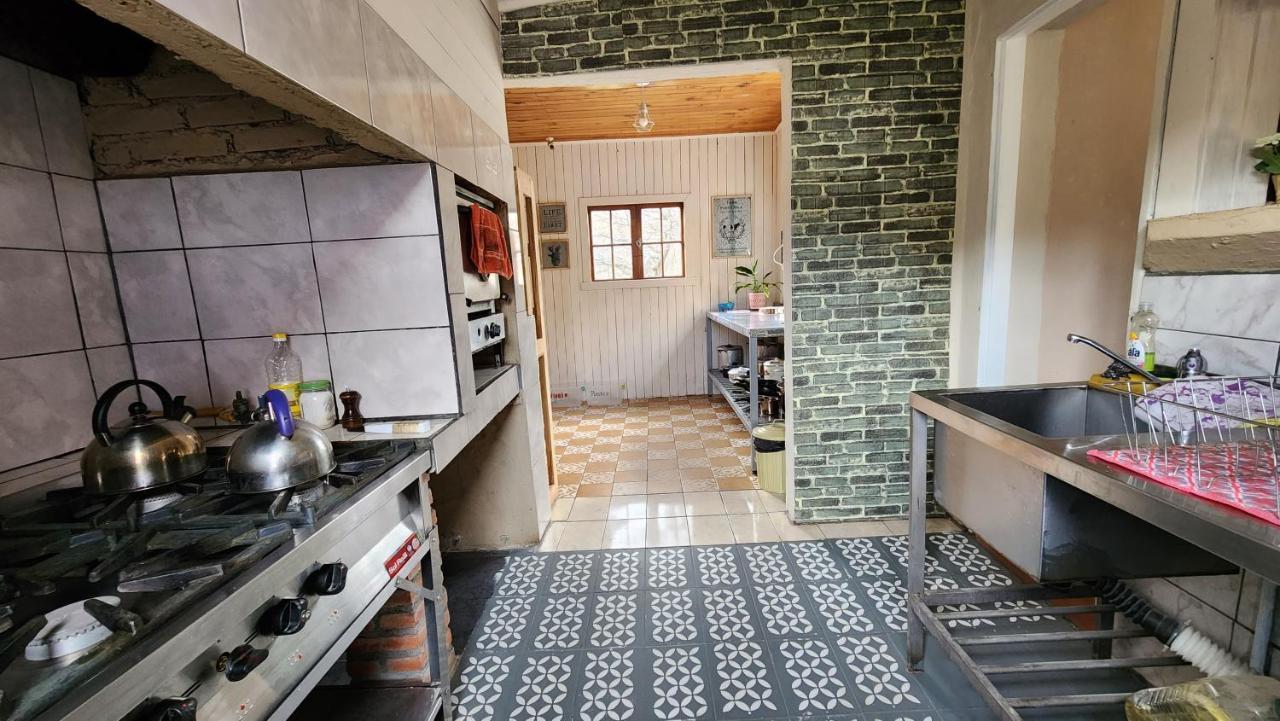 Hostel Del Lago, Habitaciones Privadas Y Cabanas El Chalten Exterior foto